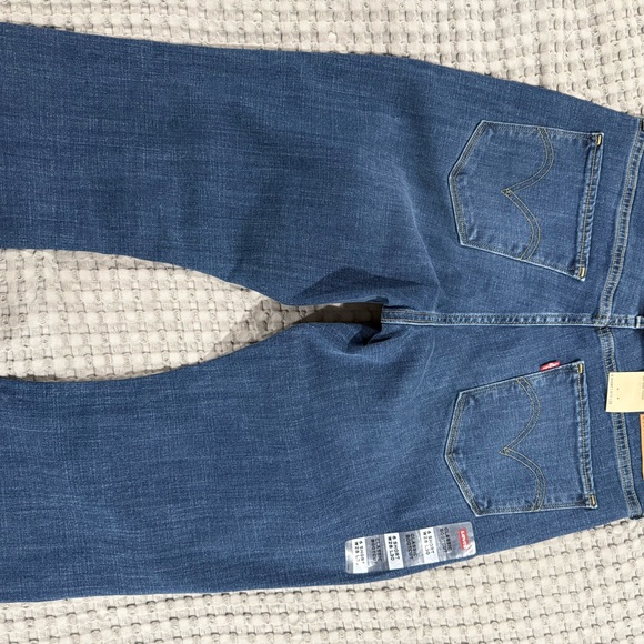 Levi's Women's Blue Jeans Classic Bootcut Hypersoft size 6 short - Picture 3 of 4